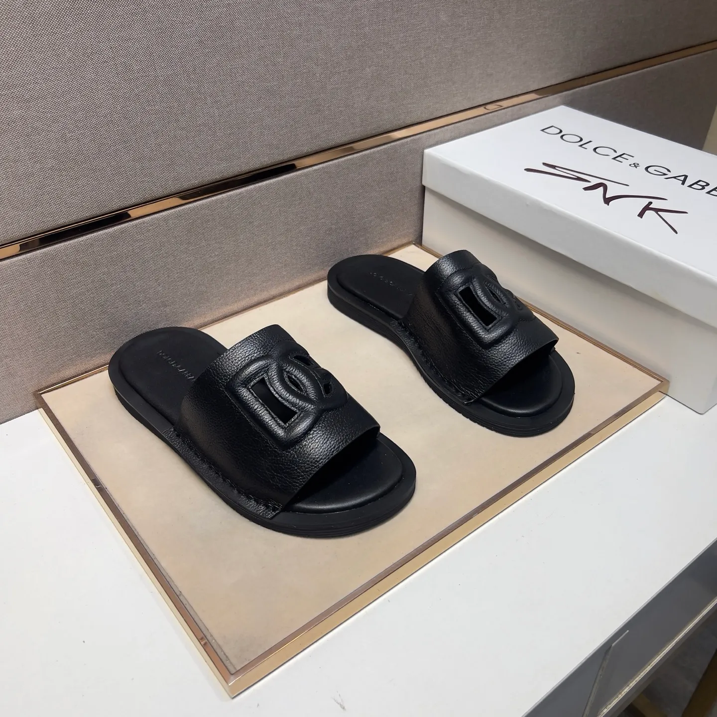 Men's men's shoes 💰pp340【DG～】Men's casual slippers 2025z cabinet sales simultaneously 🔶Size: 38-44#️⃣ 🔷2 colors🔜The upper is made of multi-material splicing➕Genuine leather lining, comfortable and breathable, sole: original comfortable, wear-resistant and non-slip outsole, ⚠️Real thing📱Photographed🎬The real thing is better📢📢📢